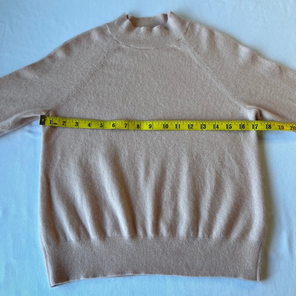 Everlane 100% Cashmere Mock Neck Feather Light Sweater - Picture 4 of 9
